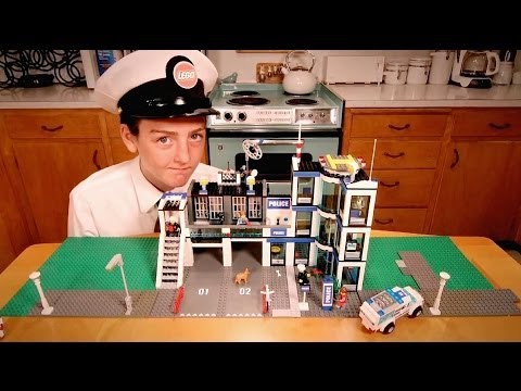Building LEGO Police Station Time-Lapse 7498