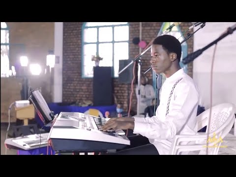 MPANO ELYSEE (THE PIANIST)IN MPISEMO UMUKIZA CLASSIC CONCERT(Hallelujah Chorus,...)