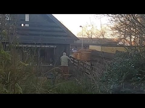 Min granne kastar vatten