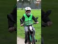 Jagen op illegale crossers met e-brommers. Stuk duurzamer, maar ook langzamer.. | RTV Oost