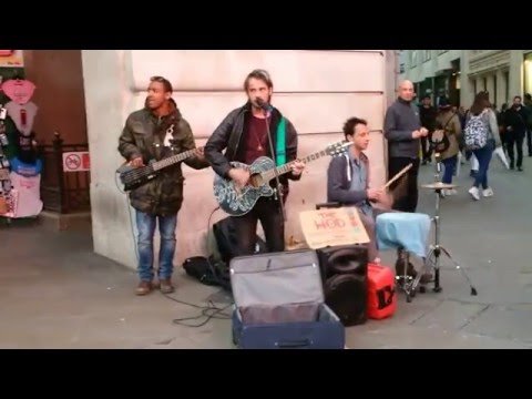 The Hod play original song 'Lullaby' at Piccadilly Circus!