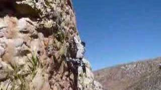 preview picture of video 'Linares Zona de Escalada deportiva'