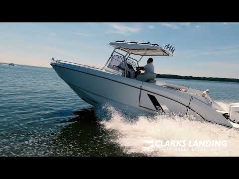 BENETEAU Flyer 9 SPACEdeck & Flyer 9 SUNdeck - Drone Video Comparison BENETEAU Flyer 9 SPACEdeck & Flyer 9 SUNdeck - Drone Video Comparison