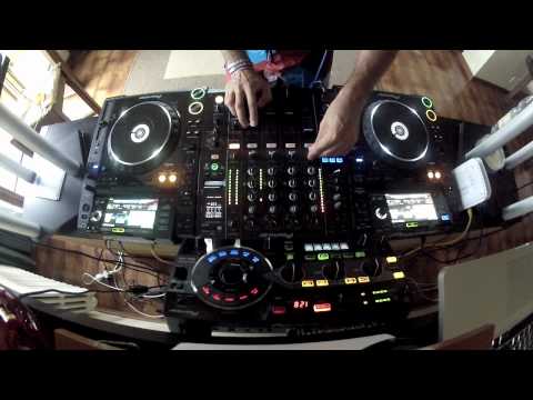 Dan Reano - it's a mashworld TEN MIN MIX with PIONEER RMX 1000,DJM 900 NEXUS,CDJ 2000