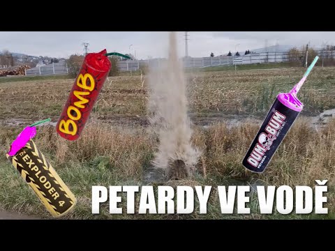 Test petard ve vodě