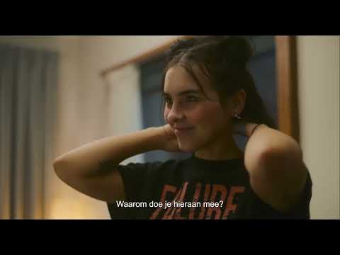 Trailer Truly Naked