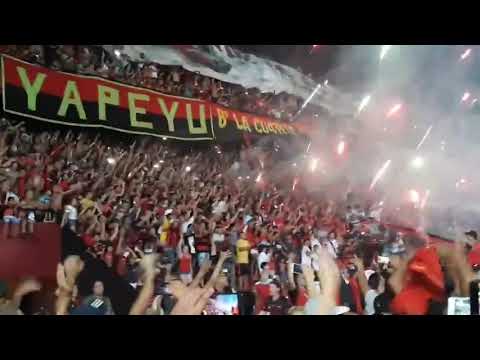 "Colon de Santa Fe-Aca está tu hinchada" Barra: Los de Siempre &bull; Club: Colón