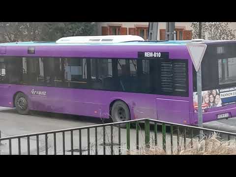 Helyijáratos busz a jeges úton