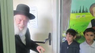 💥למה אצל פוסק הדור חג היום? צפו  במרן פוה"ד הרב זילברשטיין פותח זמן קיץ לילדי ת"ת אהל תורה ובית דוד