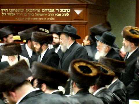 Skulener Rebbe tisch at Los Angeles Cheder