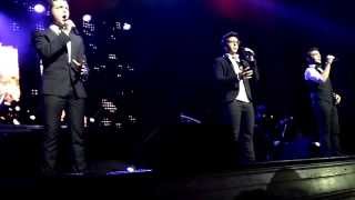 Il Volo Questo Amore, opening number