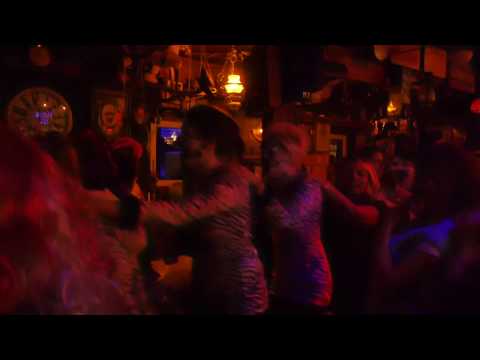 Weiberfasching im Haus111 mit DJ Tom