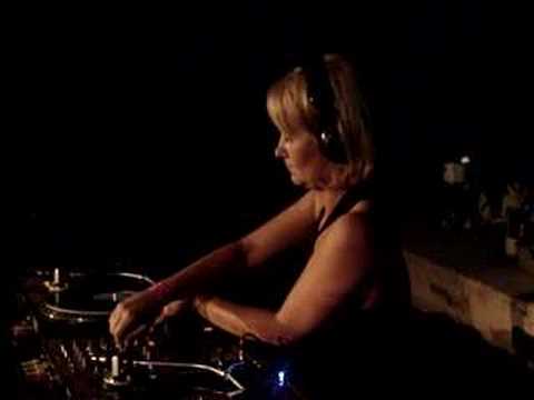 Carla Roca TUNNEL ELECTROCITY 2007 fot. lukasz.k TopDJ.pl