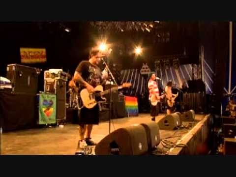 NOFX is bullying 13 year old ginger kid with braces at the 2010 Lowlands festival