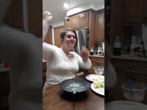 MY AUNT CAN DO THE WOAH!!!