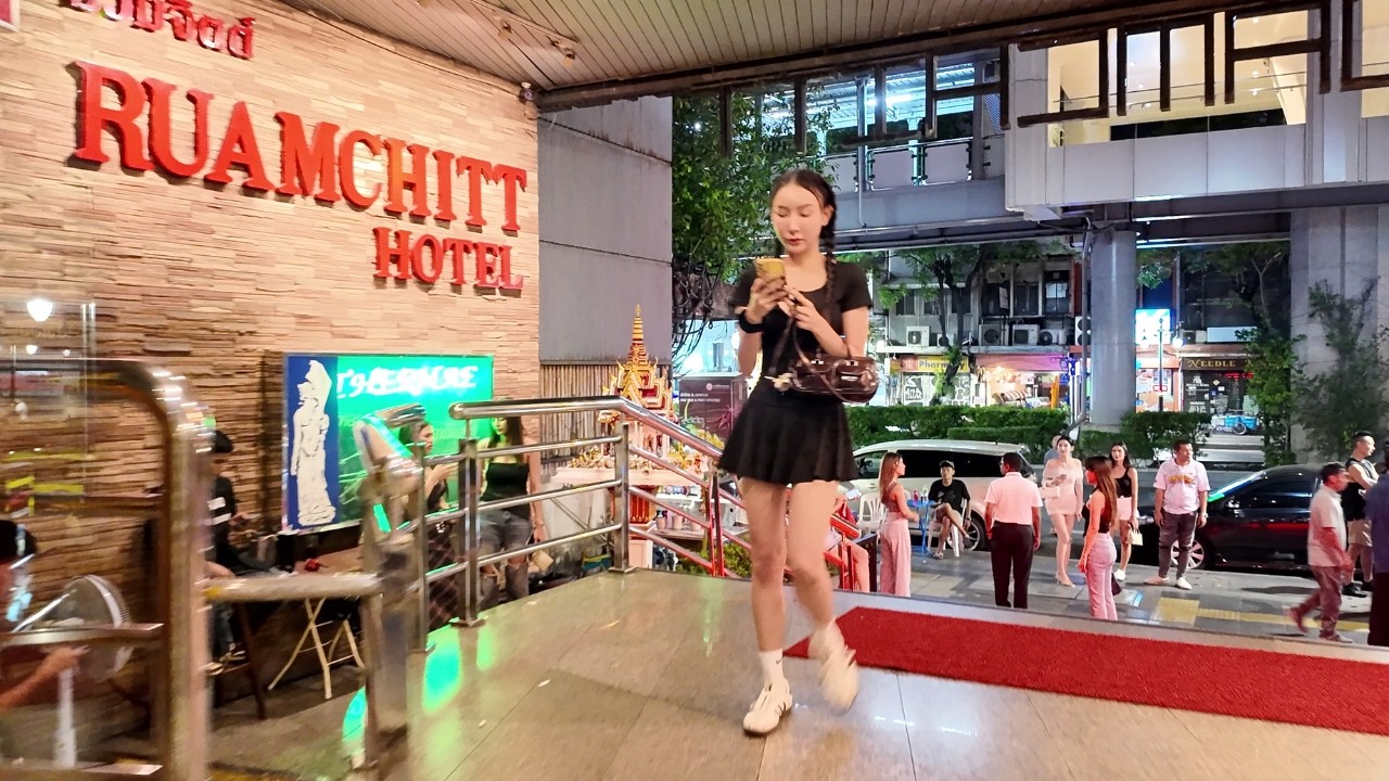 Bangkok Nightlife - Freelancers best spots! --  Nana plaza VS Thermae cafe. 11TH  April  2026