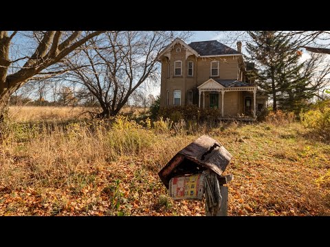 ABANDONED HOUSE FROZEN IN TIME- INSIDE OLD FAMILY HOME WITH EVERYTHING LEFT BEHIND