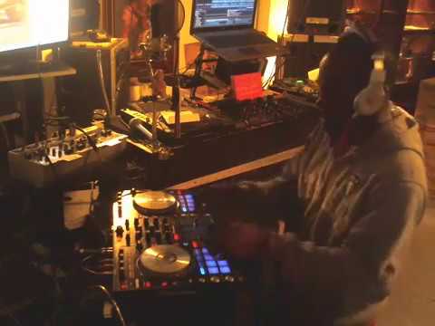 MASTER DJ TONY SOUL - 4 DECKS OF RIDICULOUSNESS VOL. 1