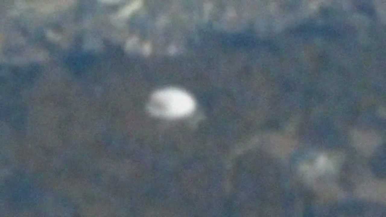 UFO Caught From Airplane - South Korea - March 30 2013 - YouTube