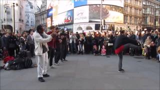 Street Entertainment At Piccadilly Circus | Suzii