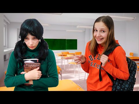 S-au Râs de noua lor Colega în Clasa