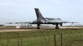 preview picture of video 'Avro Vulcan Bomber XH558 Final Departure From RAF Waddington'