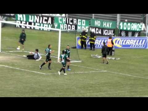 Gol de Ferrer de penal frente a Colegiales Planetachicago.com.ar