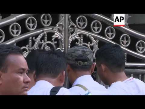 Nationalist monks force Yangon school closures