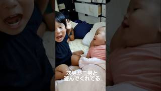 🥺🥺3歳児が5ヶ月の赤ちゃんあやしてくれてる😭🥺😭