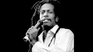 Gregory Isaacs - That's Not The Way 11/27/82