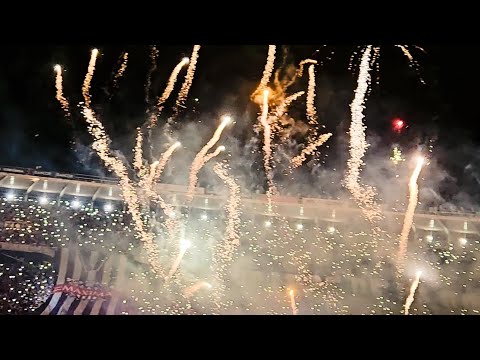 "Impresionante Recibimiento de la hinchada de Talleres de Córdoba vs River Plate 2024" Barra: La Fiel • Club: Talleres