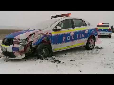Doi polițiști răniți la Ferești, după ce un șofer le-a izbit în plin autospeciala!