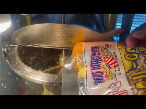 Great Northern Popcorn Red Matinee Movie Theater Style 8 oz  Ounce Antique Popcorn Machine Review