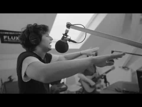 L'aupaire - "I Would Do It All Again" live @ FluxFM