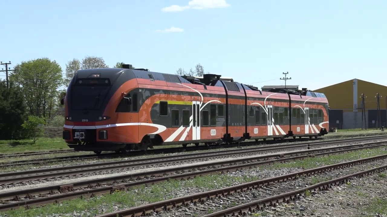 Штадлерские дизель-поезда 2315 и 2428 на ст. Йыгева / Stadler DMU's 2315 and 2428 at Jõgeva station