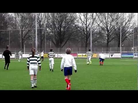 MMC Weert D1 - SHH Herten D1  1-0 (SHH Herten D1 Deelnemer Voetbal talenten toernooi 2013 contr