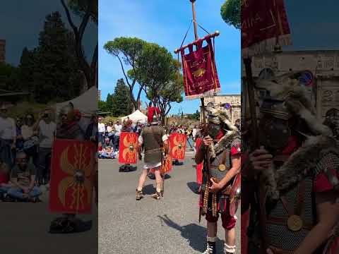 Antike Parade in Rom direkt am Kolosseum entlang #shorts #antike #geburtstag #geschichte #rom