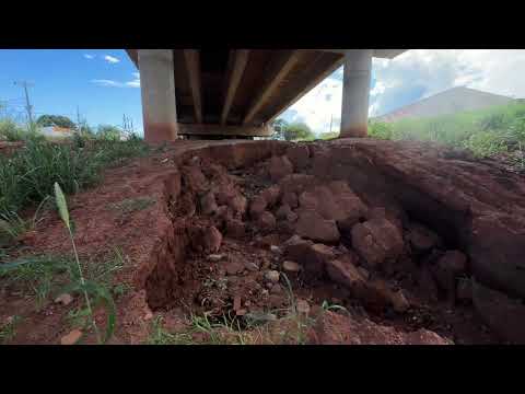 Grandes erosões começa se formar por baixo da nova ponte Jk | Elias Júnior cobra aos órgãos competen