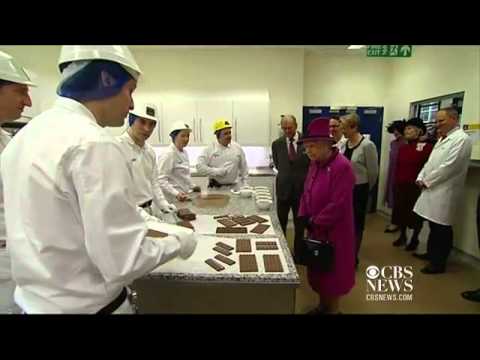 Queen Elizabeth visits Mars chocolate factory