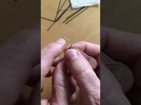 Einfädeln mit Fadenhilfe