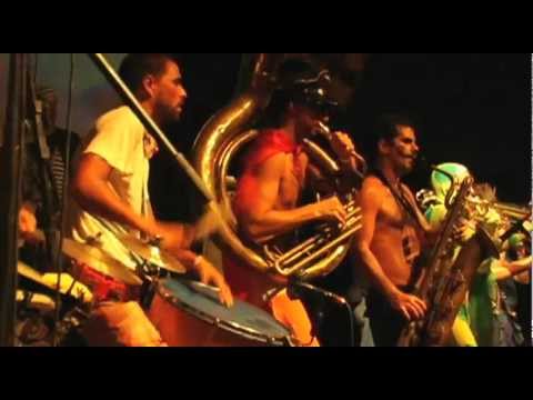 Orquestra Voadora - Beat it/ Jungle Boogie