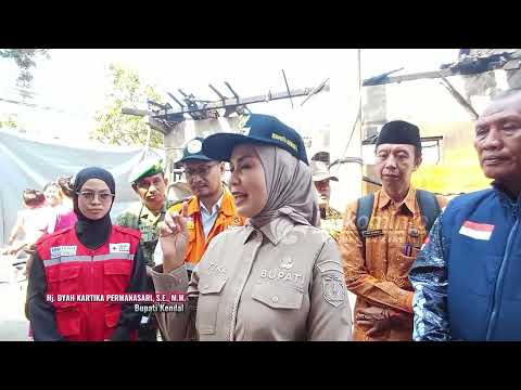Bupati Kendal serahkan bantuan kepada korban kebakaran dan Keluarga korban tertimpa pohon