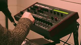 Video thumbnail for Spectralis 2 walkthrough: Listening to the oscillators through the fixed filterbank and LPF by MIDERA