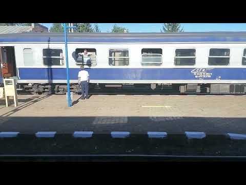 În trenul IR N 1765 Iași - Timișoara Nord sosește și pleacă din gara Pașcani (10. septembrie. 2020)