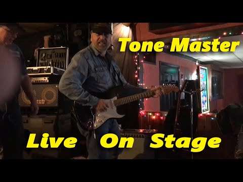Fender Twin Tone Master Live On Stage.  Guitar Amplifier Review.