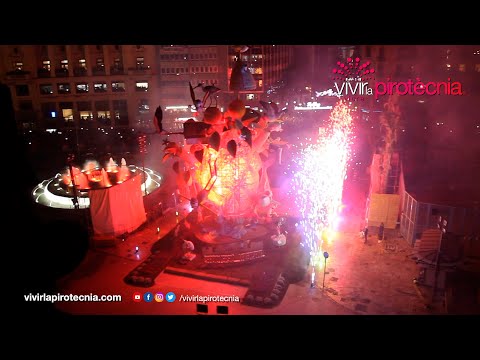 Fallas de Valencia 2023. Nit de la Cremà. Falla Municipal. Pirotecnia Valenciana