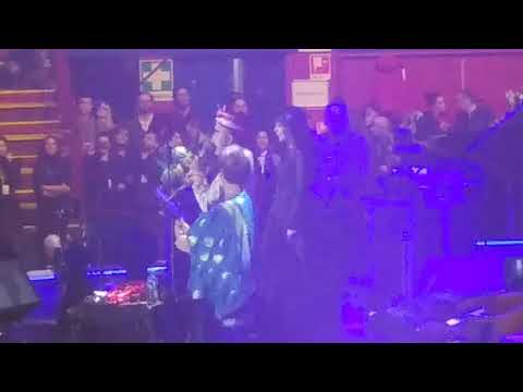 Elio e le Storie Tese - concerto d'addio - piattaforma di trivellazione feat. Cristina D'Avena