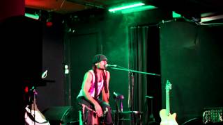 Concierto de Miguel Campello en Sala Clamores: Fragmento 'Hojas de papel'