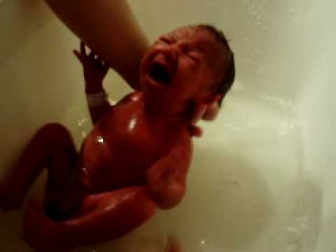 Arian's first bathing at home 00.AVI