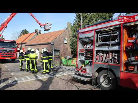 (VIDEO) 12-03-2017 Woningbrand aan de Gaete in Lage Zwaluwe